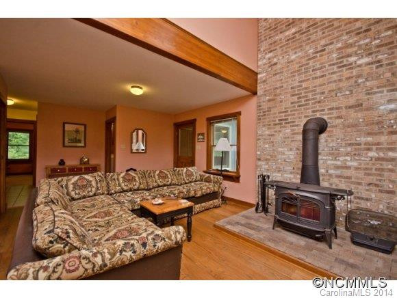 16 Carol Lane - Photo 3