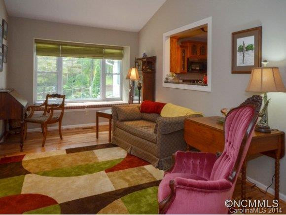 2740 LEUCOTHAE WAY - Photo 9