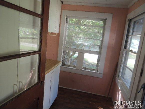 286 Elizabeth Avenue - Photo 8
