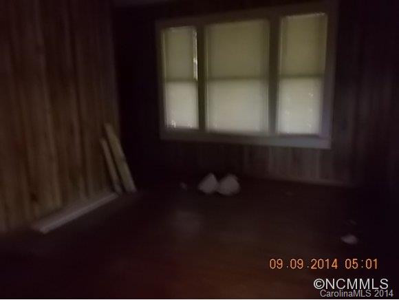 411 Young - Photo 4