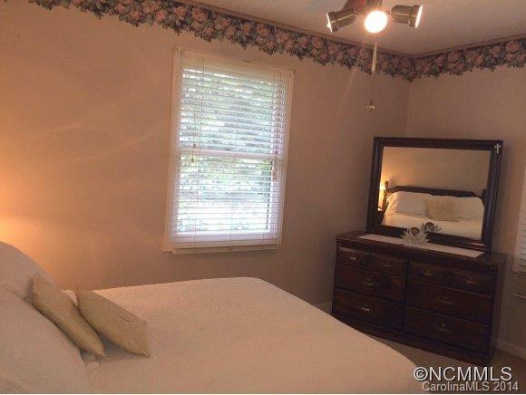24 Evergreen Avenue - Photo 11
