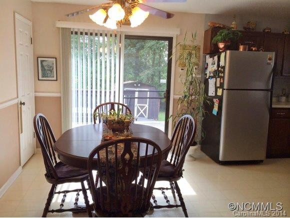 24 Evergreen Avenue - Photo 4