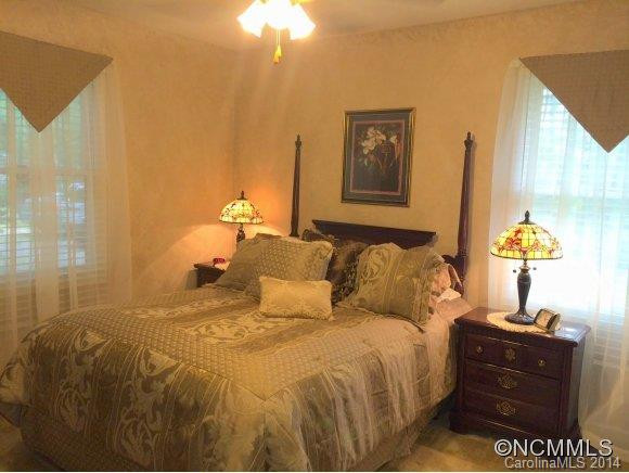 24 Evergreen Avenue - Photo 8