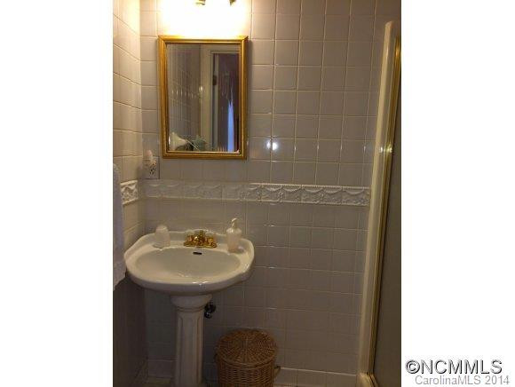 24 Evergreen Avenue - Photo 9