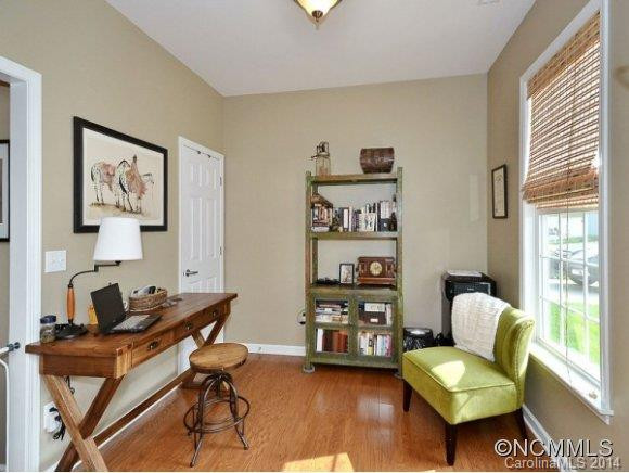 33 MANDERLEY WAY - Photo 2