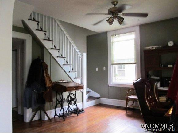 417 NINTH AVENUE WEST - Photo 2