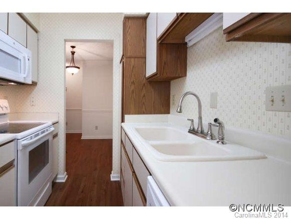 110 Heywood Road - Photo 10