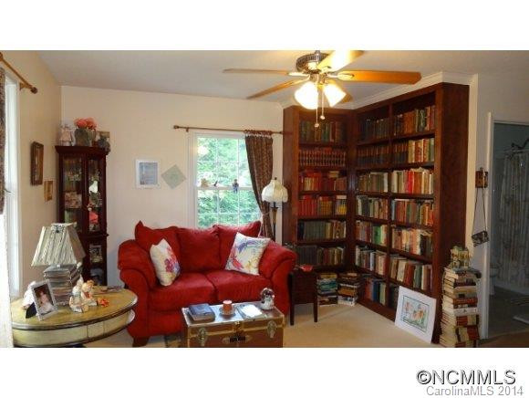 498 MEADOW VIEW DRIVE - Photo 6