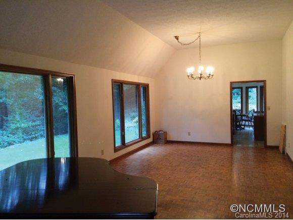 510 Valley View Drive - Photo 3