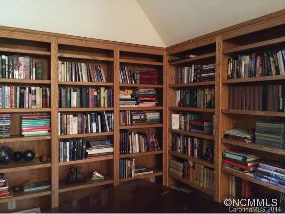 510 Valley View Drive - Photo 9