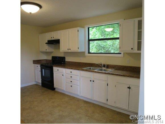 8 LLoyd Young Road - Photo 2