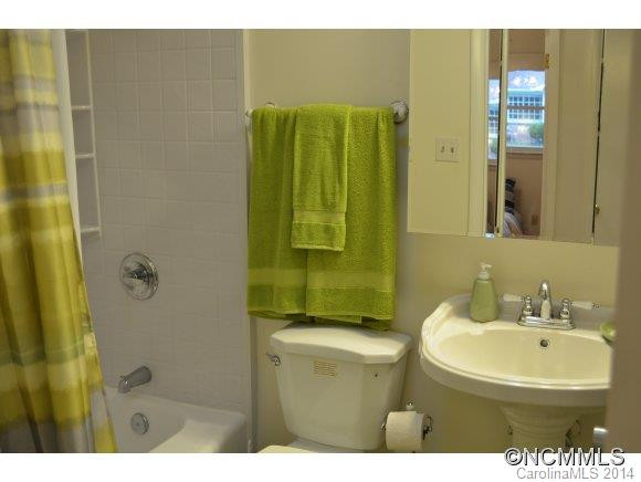 20 Hawthorne Ln - Photo 13