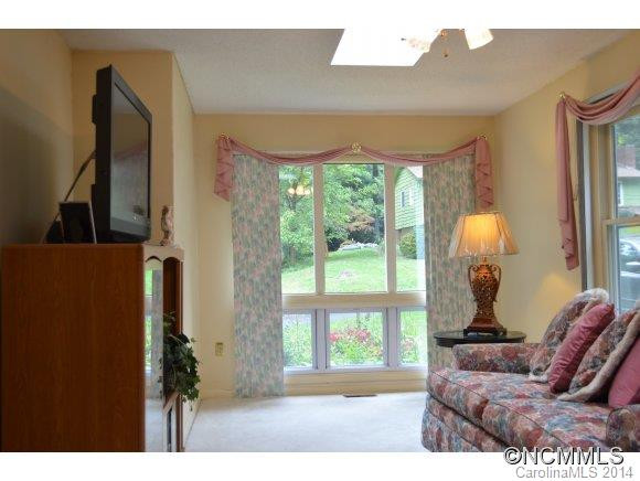 20 Hawthorne Ln - Photo 6