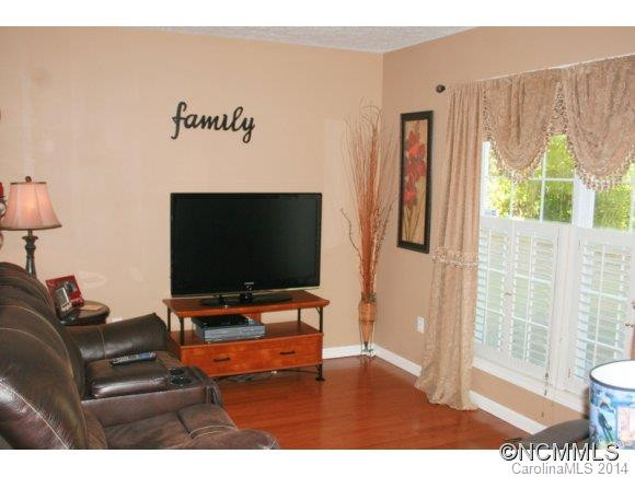 2 McCredie Court - Photo 4