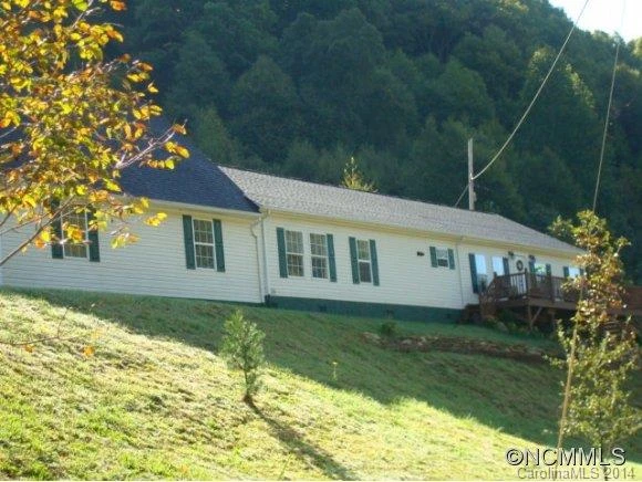 10 Kates Meadow Ln