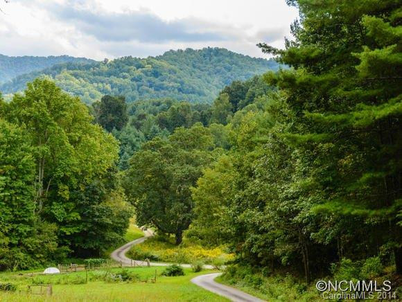 618 Sweet Hollow Road - Photo 2