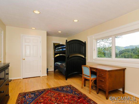 618 Sweet Hollow Road - Photo 17