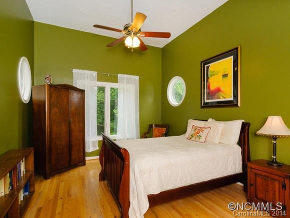 618 Sweet Hollow Road - Photo 18
