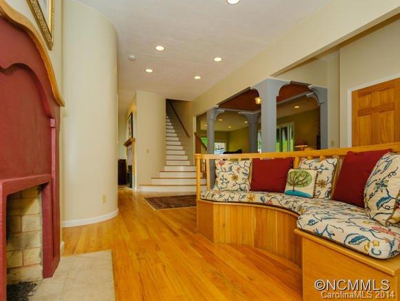 618 Sweet Hollow Road - Photo 4