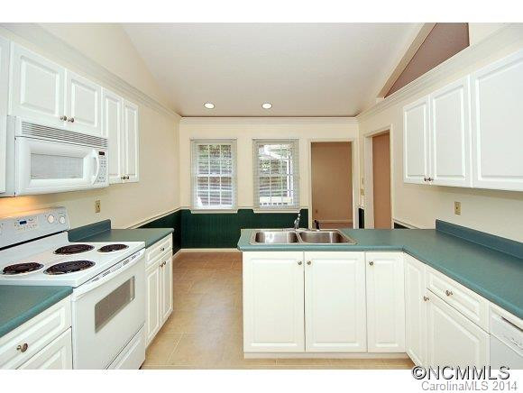 1044 SADDLEBROOK DRIVE - Photo 2