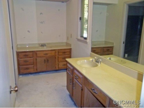 136 Pleasant Hill Road - Photo 9