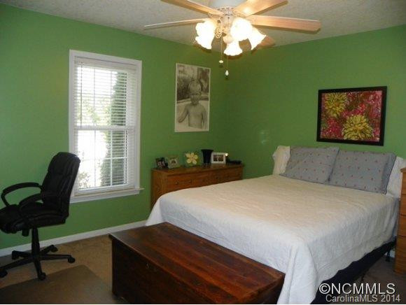 286 Spring Drive - Photo 9