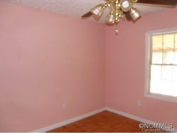 211 LYNDON LANE - Photo 9
