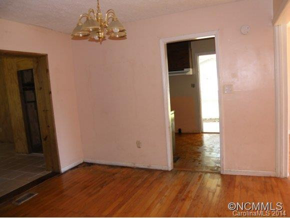 211 LYNDON LANE - Photo 10
