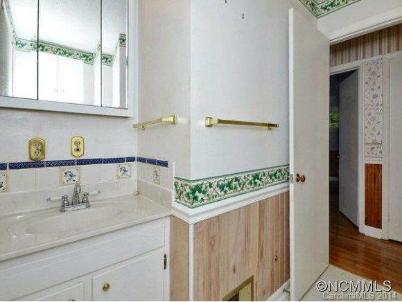 748 East Street - Photo 12