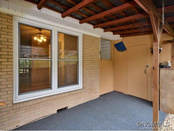 748 East Street - Photo 14