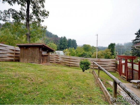 748 East Street - Photo 15