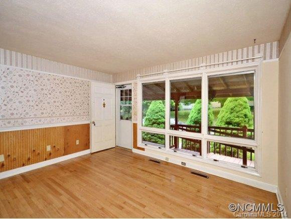 748 East Street - Photo 3
