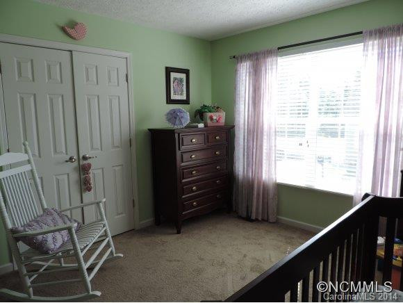 24 W. Newberry Drive - Photo 12