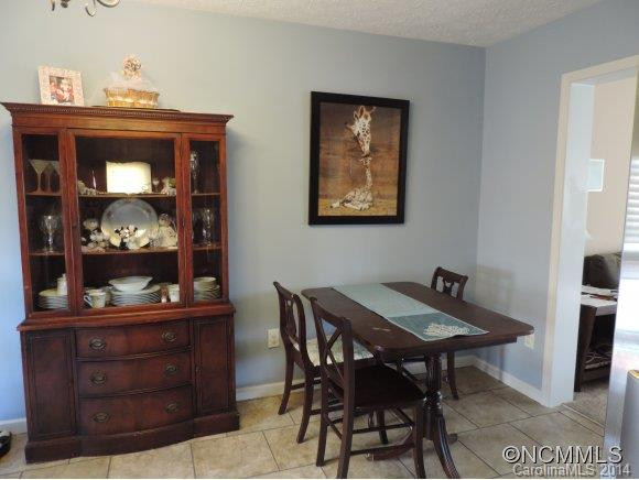 24 W. Newberry Drive - Photo 6
