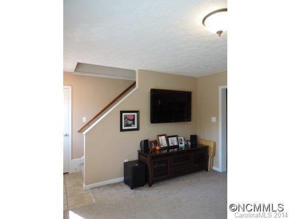 24 W. Newberry Drive - Photo 8