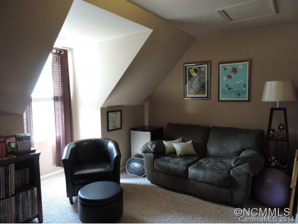 24 W. Newberry Drive - Photo 10