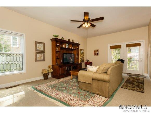 207 Mountain Street - Photo 8