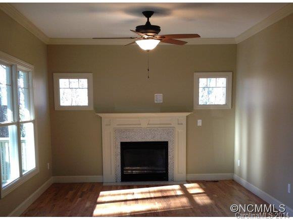 110 Houston St - Photo 2