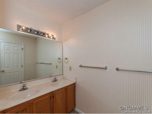 312 OAK PLACE - Photo 9