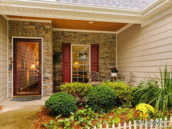 853 West Pointe Drive - Photo 2