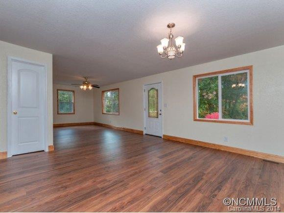 105 TRAVIS STREET - Photo 2
