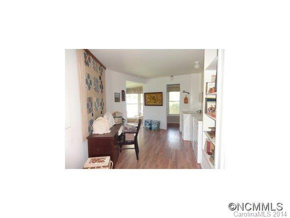 295 Richmond Rd - Photo 9