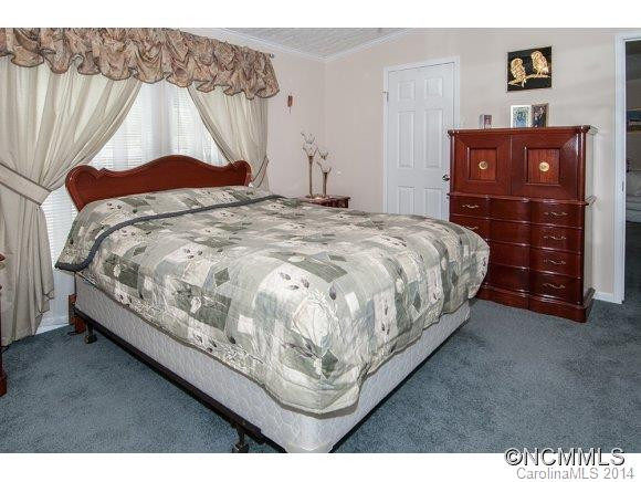 360 Rovingwood Drive - Photo 16