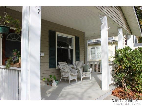 317 Ehringhaus Street - Photo 2