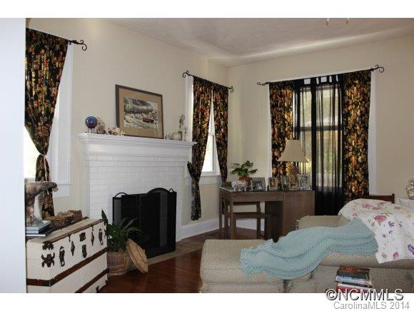317 Ehringhaus Street - Photo 3