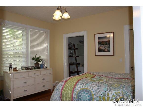 317 Ehringhaus Street - Photo 8