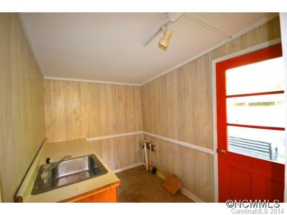 319 South Trade Street - Photo 14