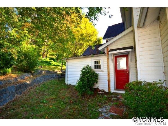 319 South Trade Street - Photo 3