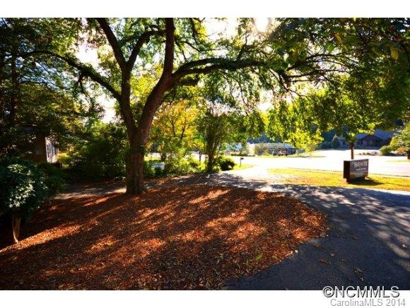 319 South Trade Street - Photo 5