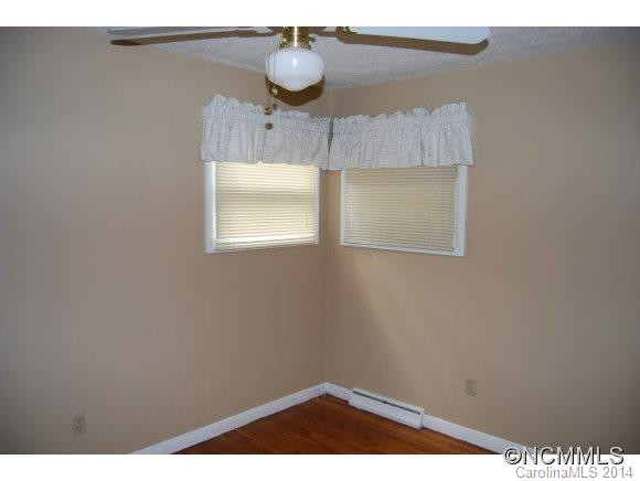 319 Northeast Ave - Photo 8